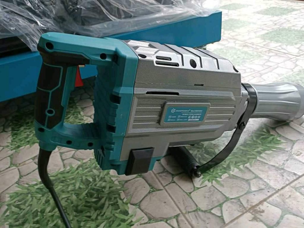 may-duc-be-tong-huspanda-2500w-hbd3003-co-lon-1
